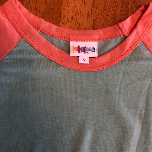 Lularoe Randy T - Picture 2 of 2